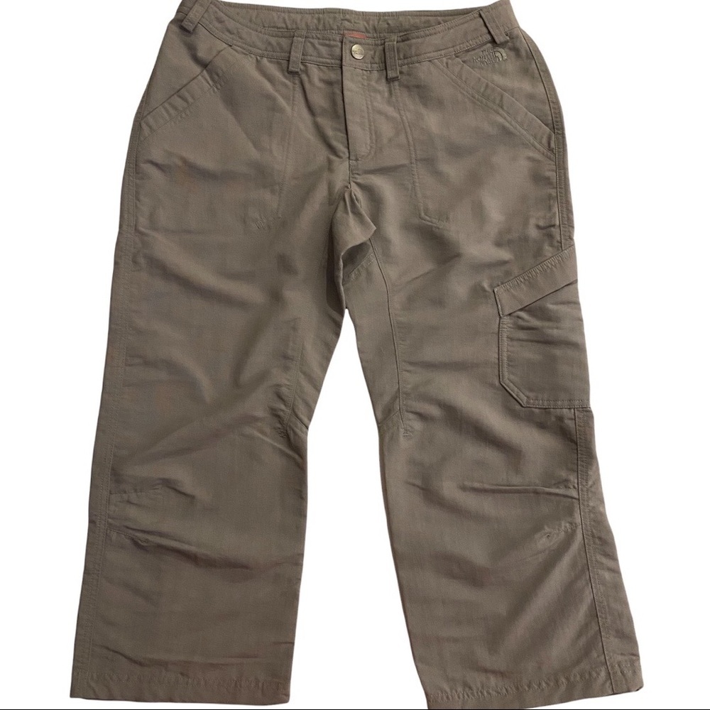 North Face Gray Cargo Capri Nylon pants Size 8 EUC